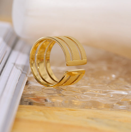 Maia Horizontal Ring in 16k Gold Plating