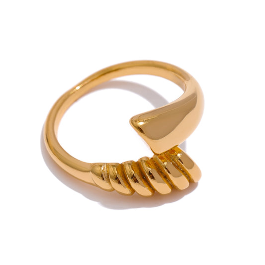 Nile Twist Asymmetrical Rope Ring in 18k Gold Plating